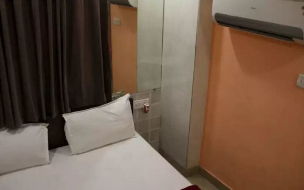 Oyo 49867 Hotel Kalpana Residency Mumbai Exteriör bild